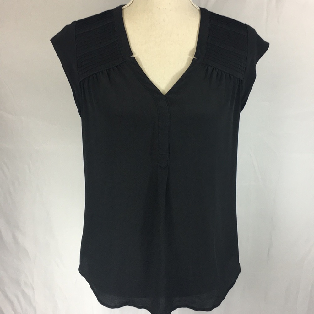 Gorgeous Big Sky 💯% silk drapey pleated top